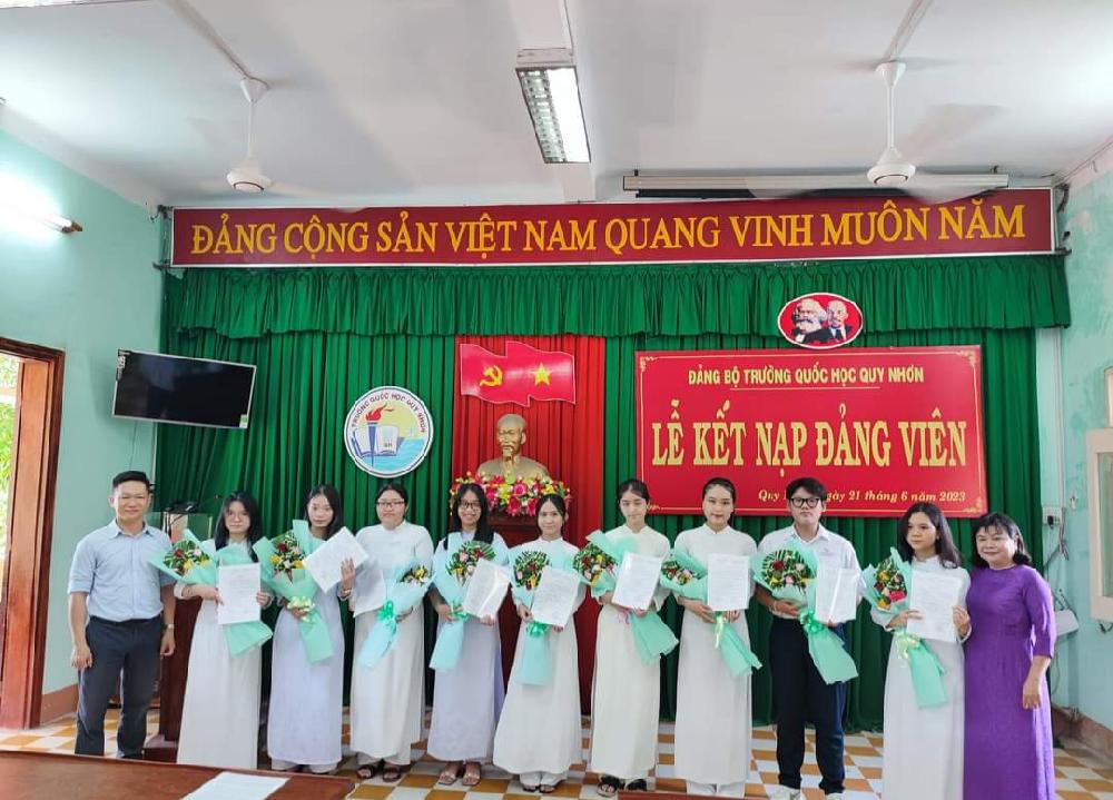 Tự hào đảng viên tuổi 18 - ĐCS Bình Định - binhdinh.dcs.vn - Trang ...