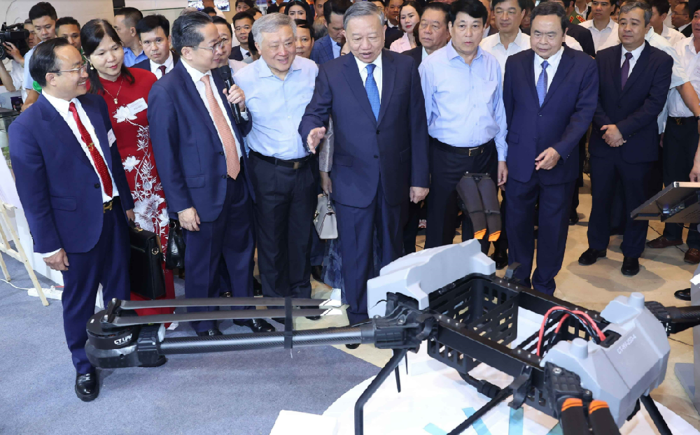 Chính quyền và các nhà lãnh đạo