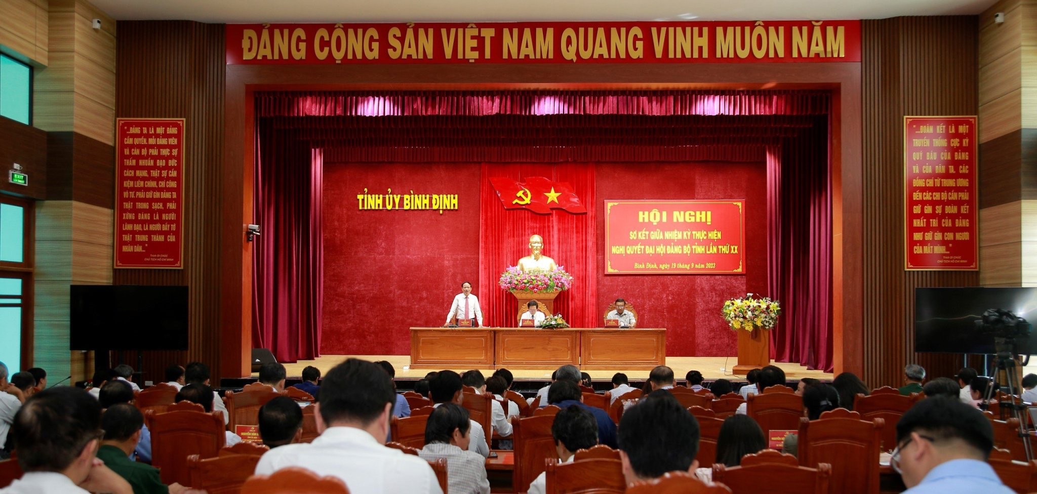 Sơ kết giữa nhiệm kỳ thực hiện Nghị quyết Đại hội đại biểu Đảng bộ ...